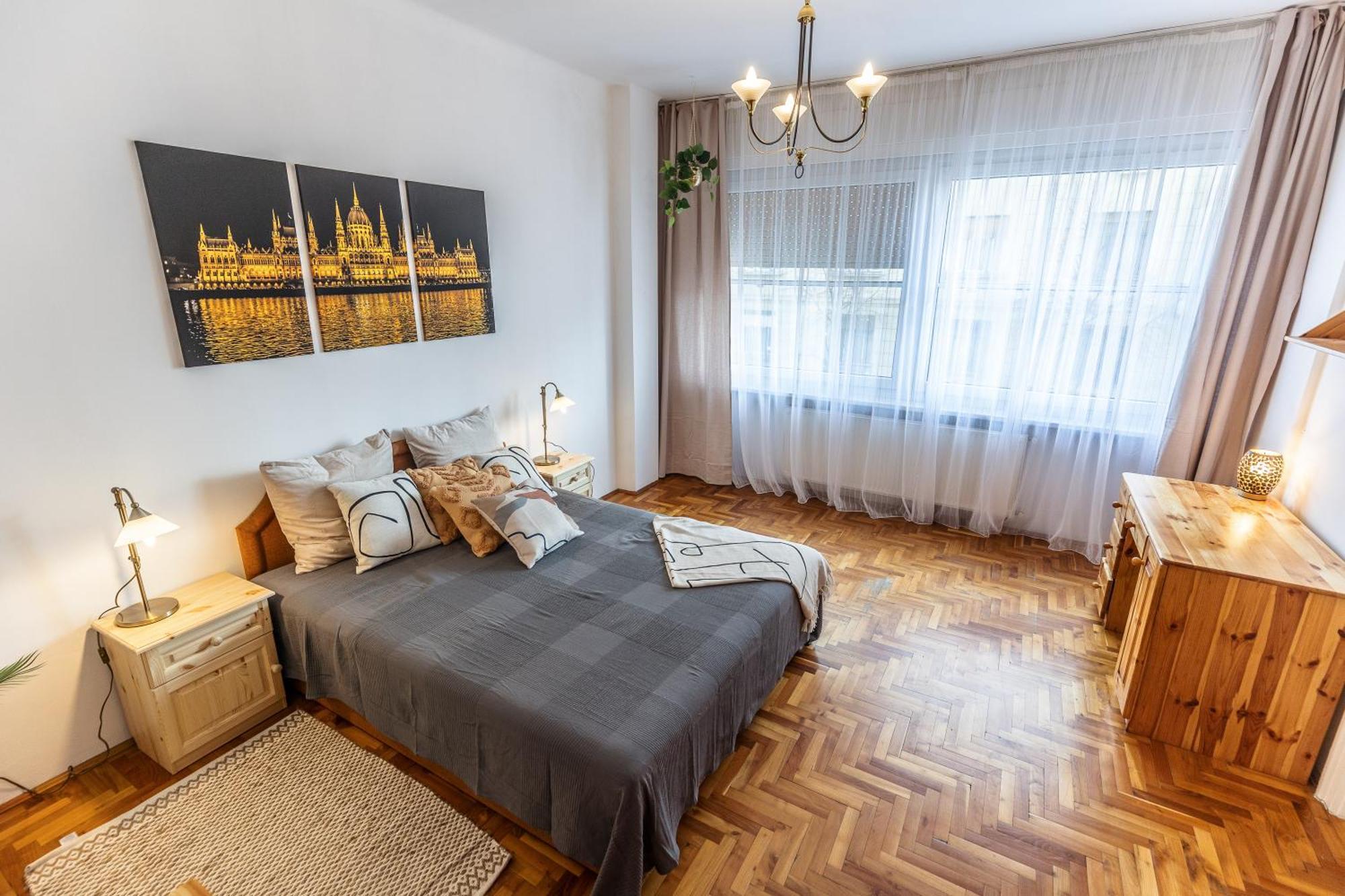 Bright & Spacious Riverside With Balcony Apartment