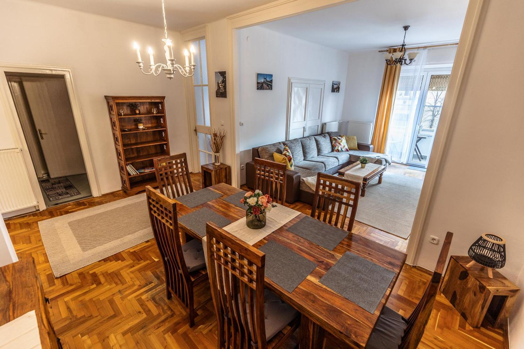 Bright & Spacious Riverside With Balcony Apartment *