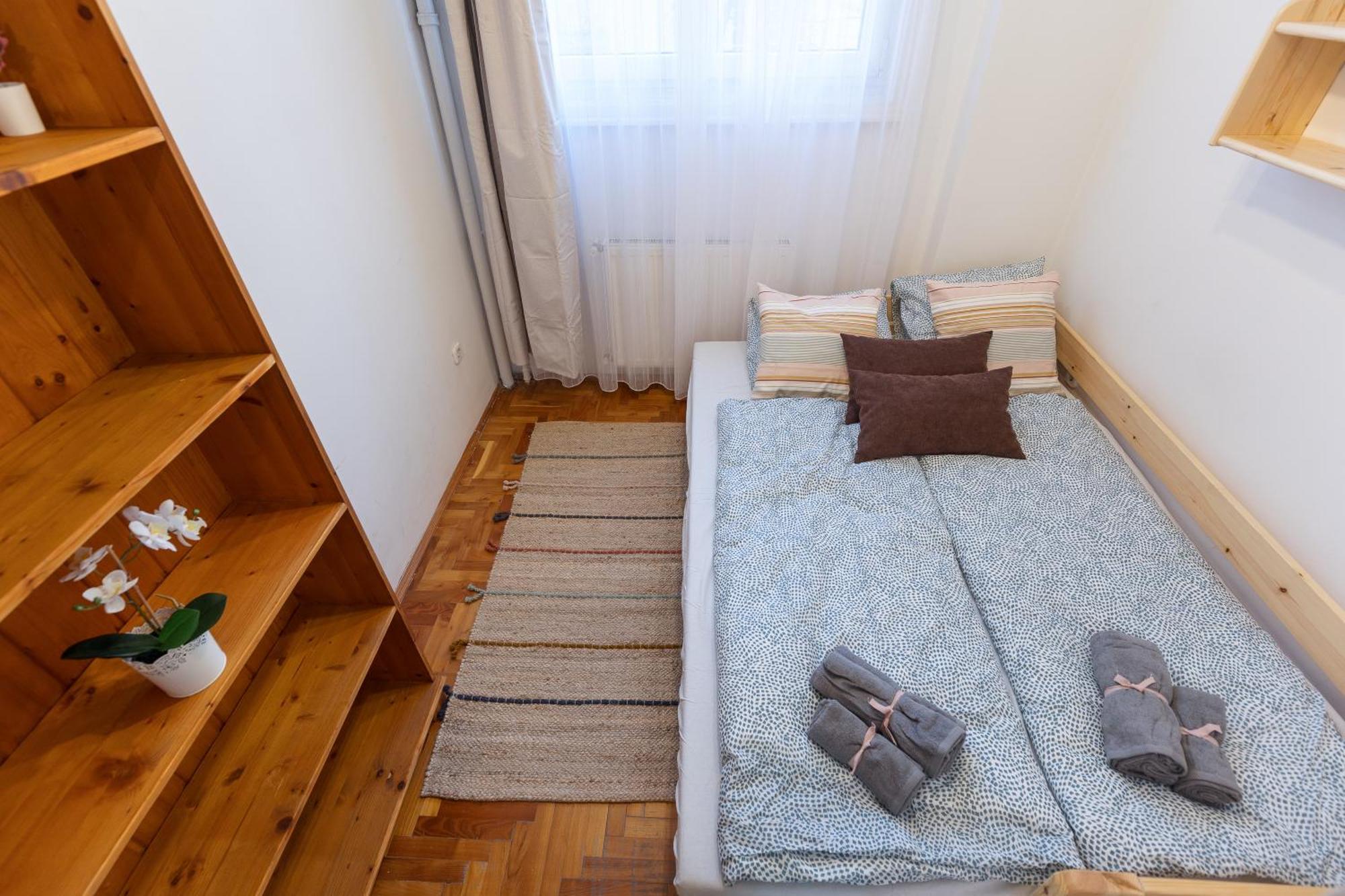 Apartment Bright & Spacious Riverside With Balcony