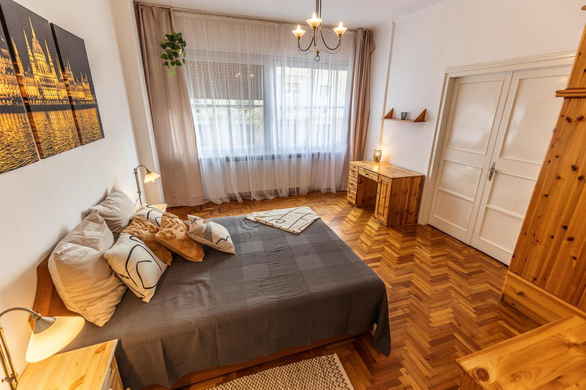 Apartment Bright & Spacious Riverside With Balcony *
