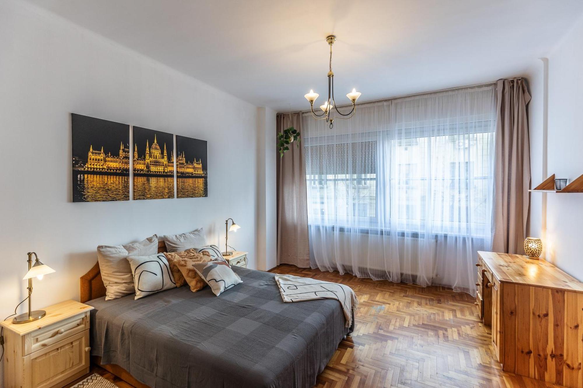 Bright & Spacious Riverside With Balcony Budapest