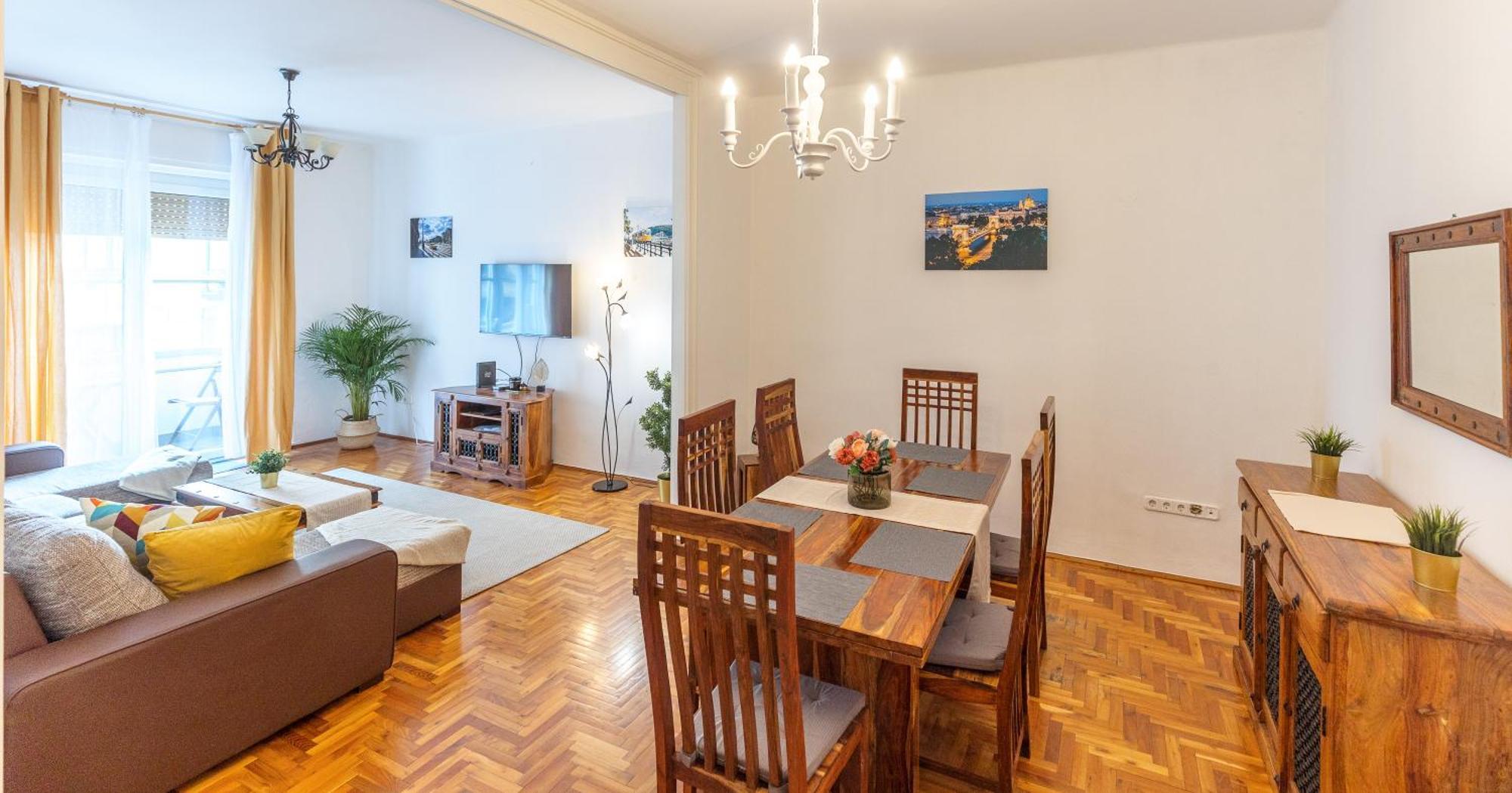 Apartment Bright & Spacious Riverside With Balcony
