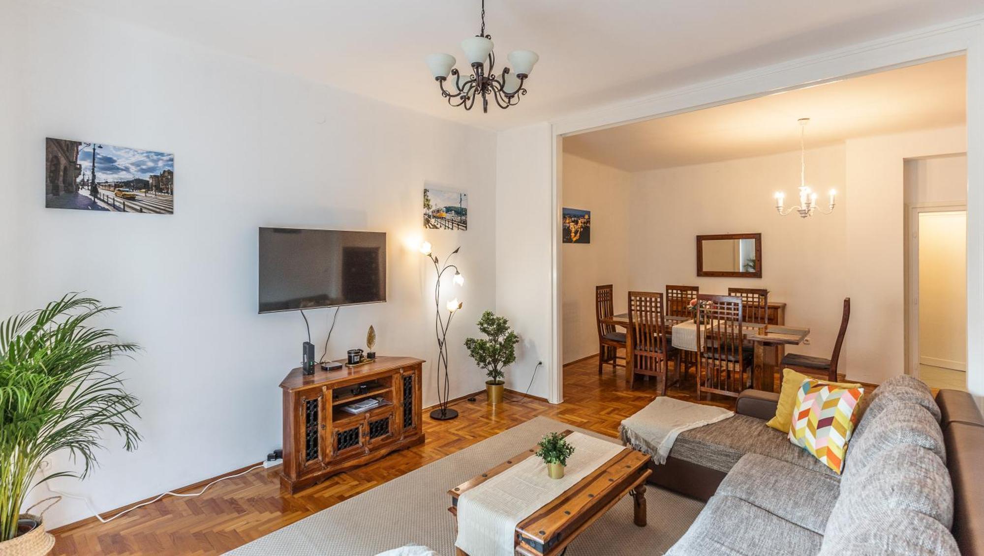 Bright & Spacious Riverside With Balcony Apartment