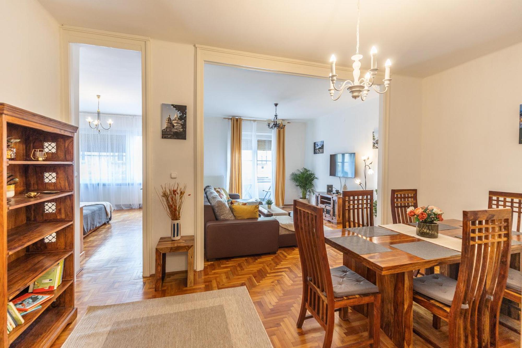 Bright & Spacious Riverside With Balcony