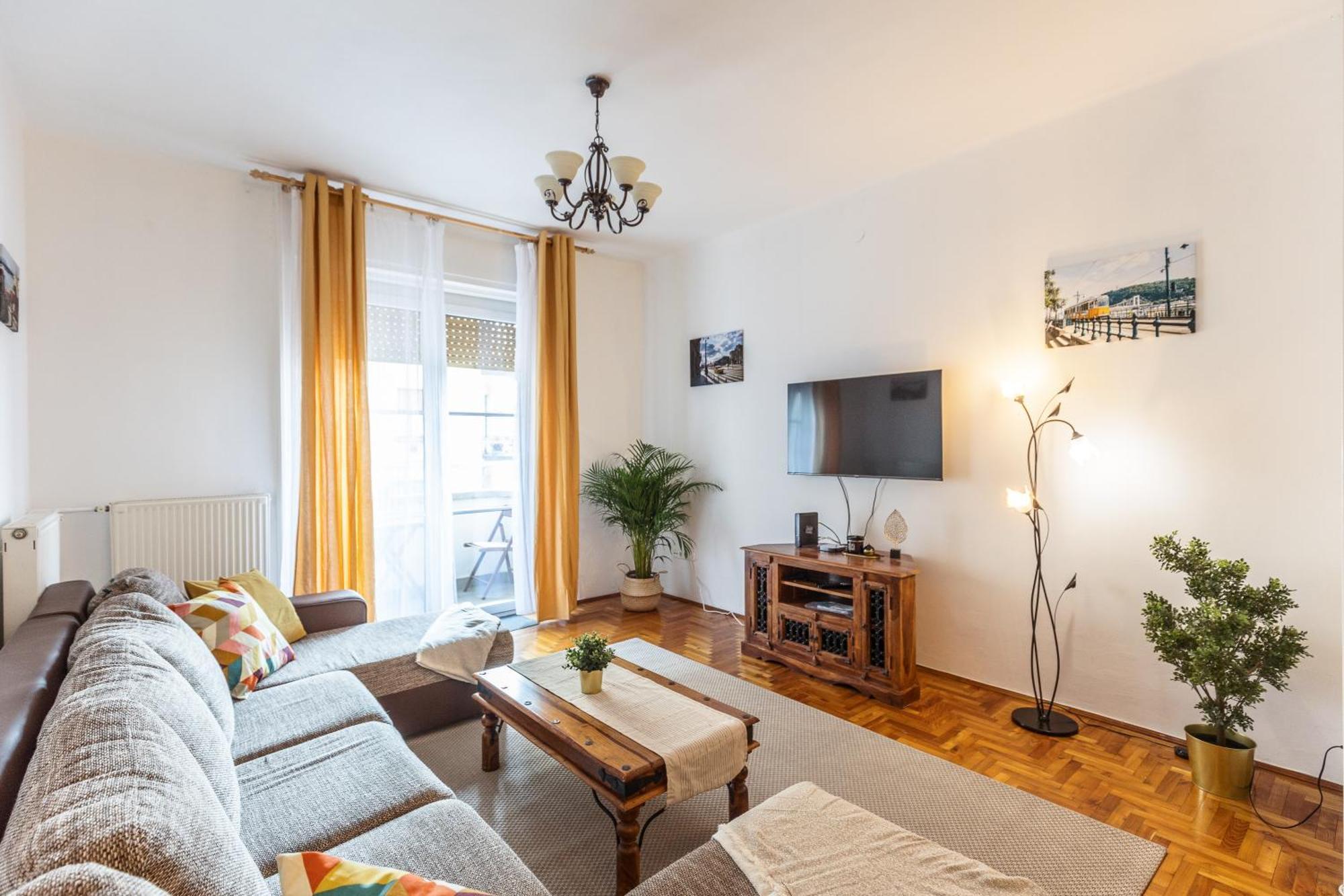 Bright & Spacious Riverside With Balcony Apartment