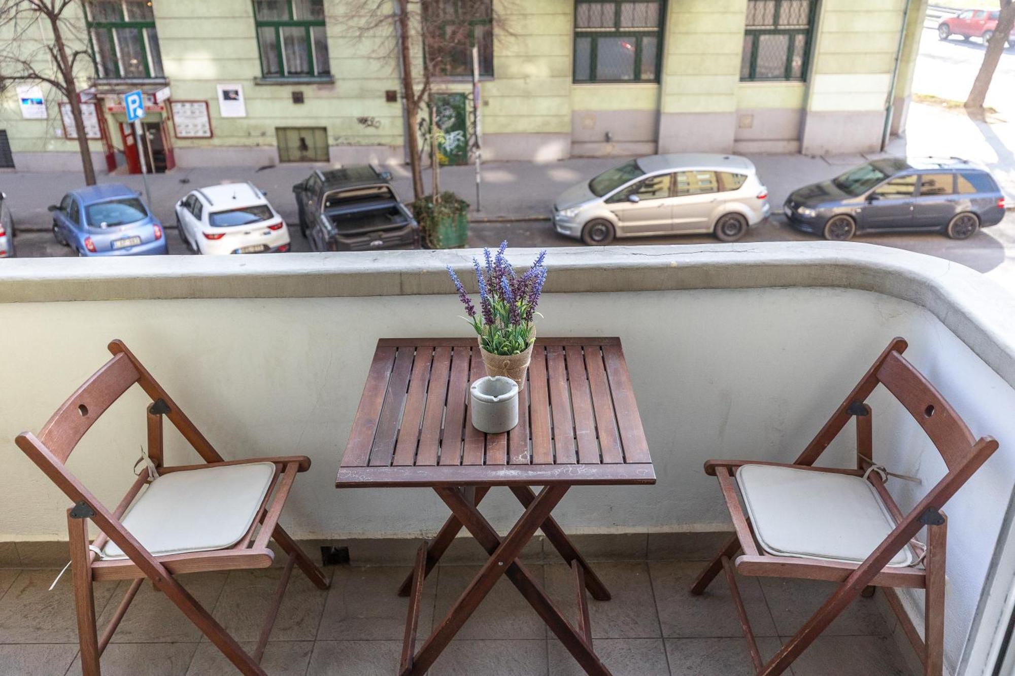 Bright & Spacious Riverside With Balcony Apartment Budapest