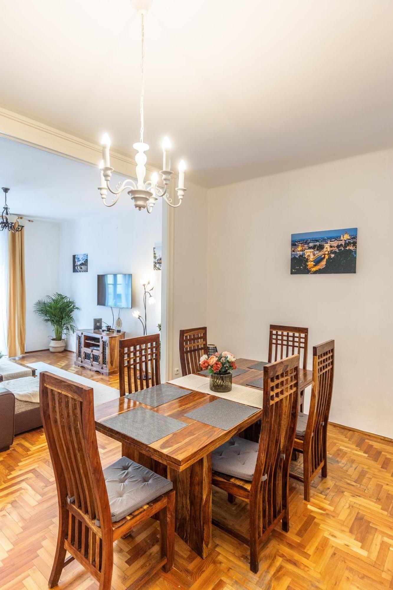 Bright & Spacious Riverside With Balcony *