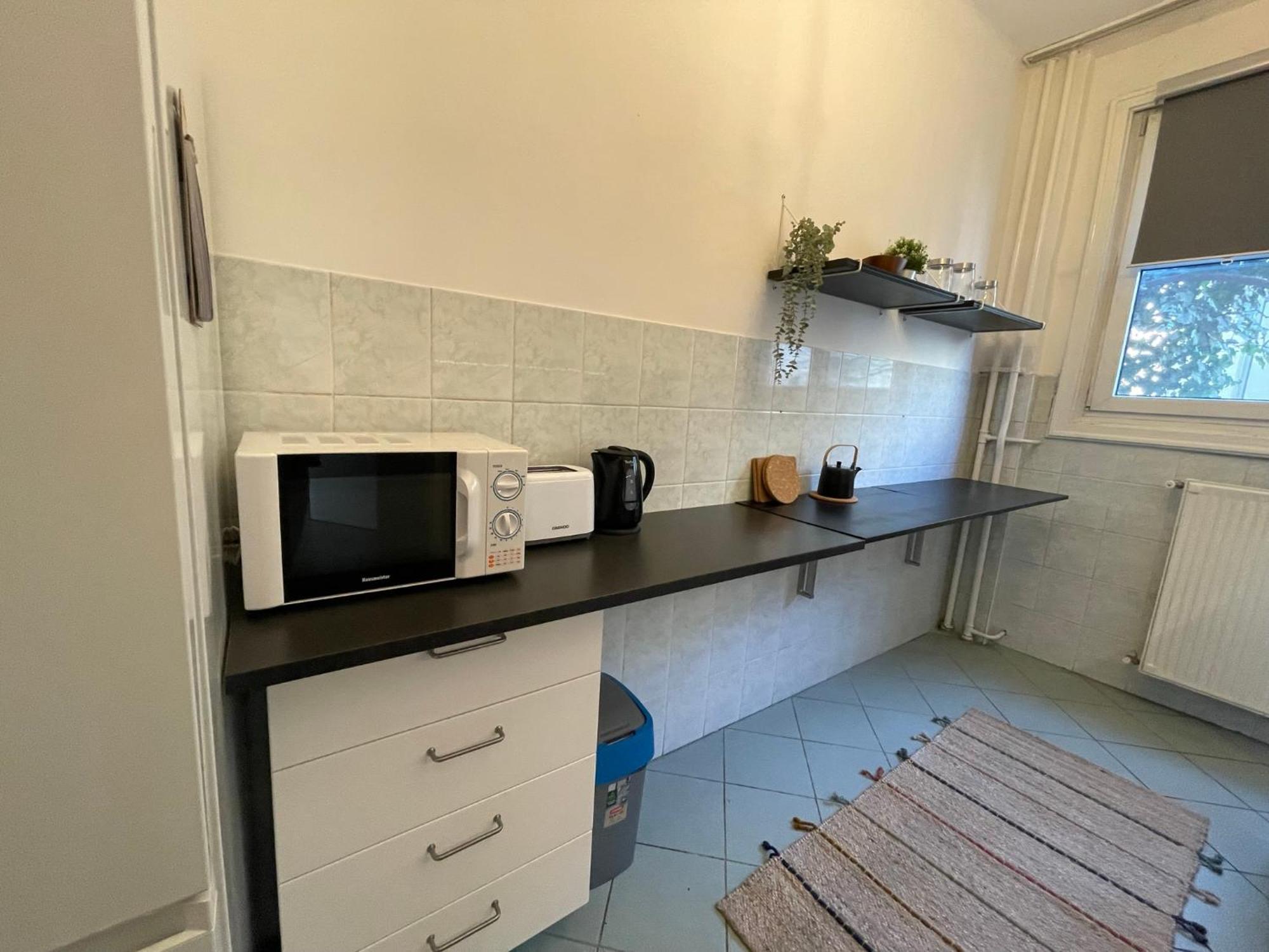 Bright & Spacious Riverside With Balcony Apartment *