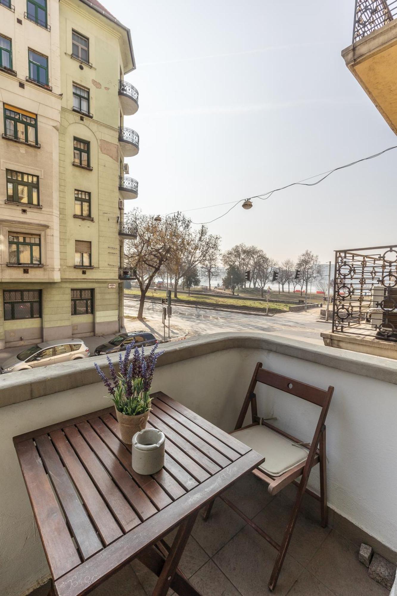 Bright & Spacious Riverside With Balcony Apartment Budapest